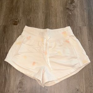 Lululemon size 4 inner glow high rise